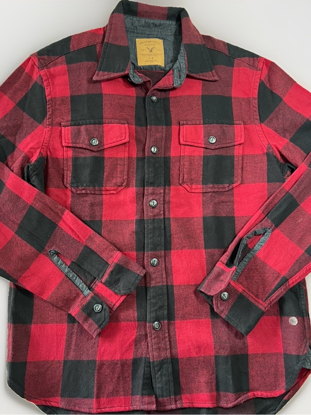 American Eagle Red & Black Buffalo Plaid Button-Up Shirt Size L